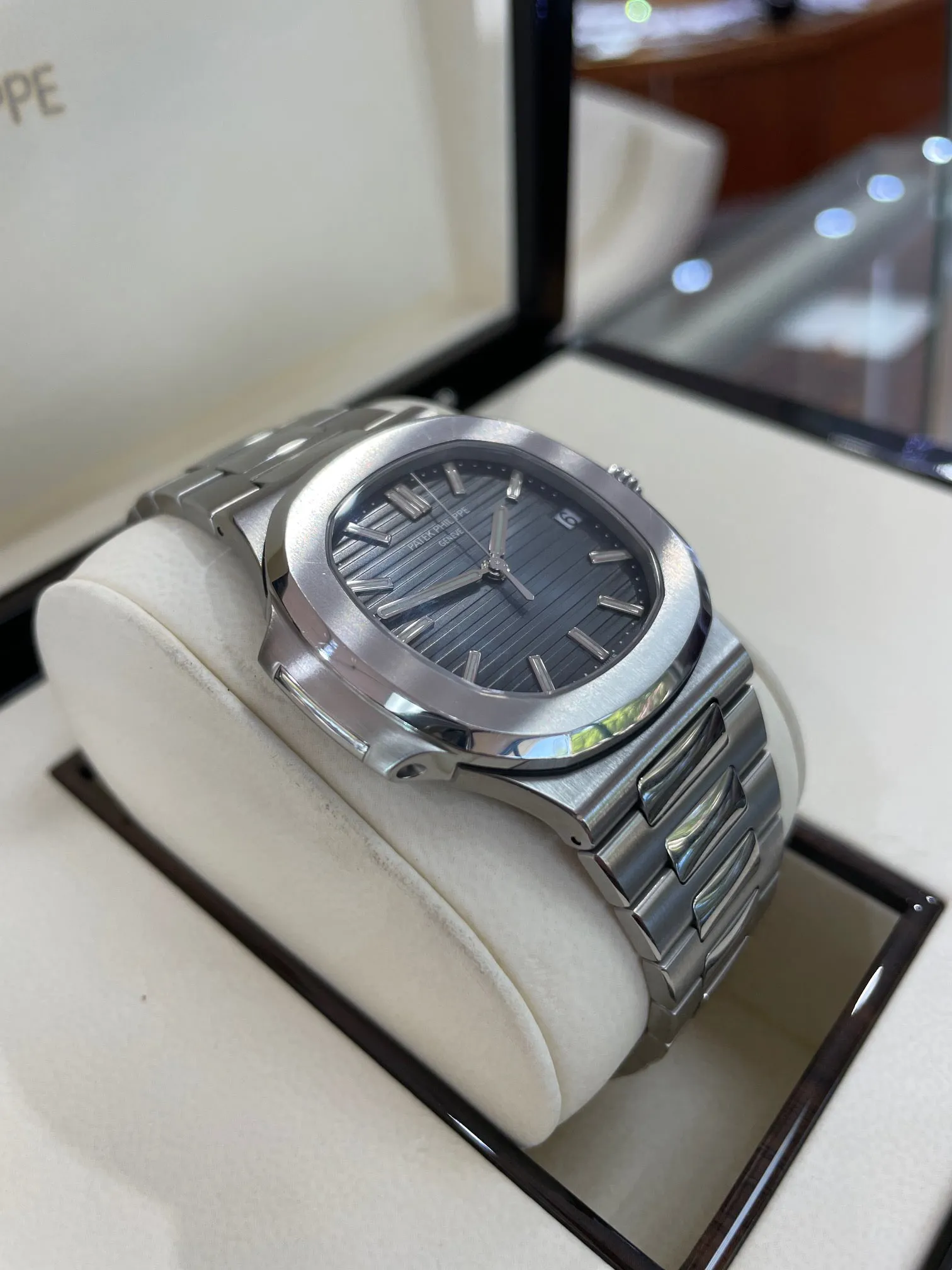 Patek Philippe Nautilus 5711/1A-010 40mm Stainless steel Blue 3