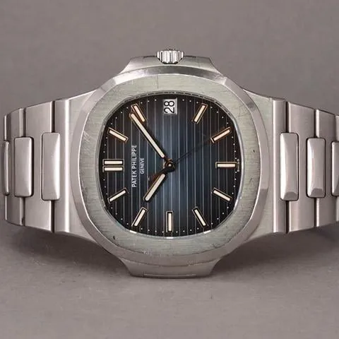 Patek Philippe Nautilus 5711/1A-010 40mm Stainless steel Blue