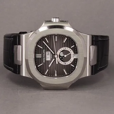 Patek Philippe Nautilus 5726A-001 40.5mm Stainless steel Gray