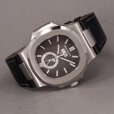 Patek Philippe Nautilus 5726A-001 40.5mm Stainless steel Gray 4