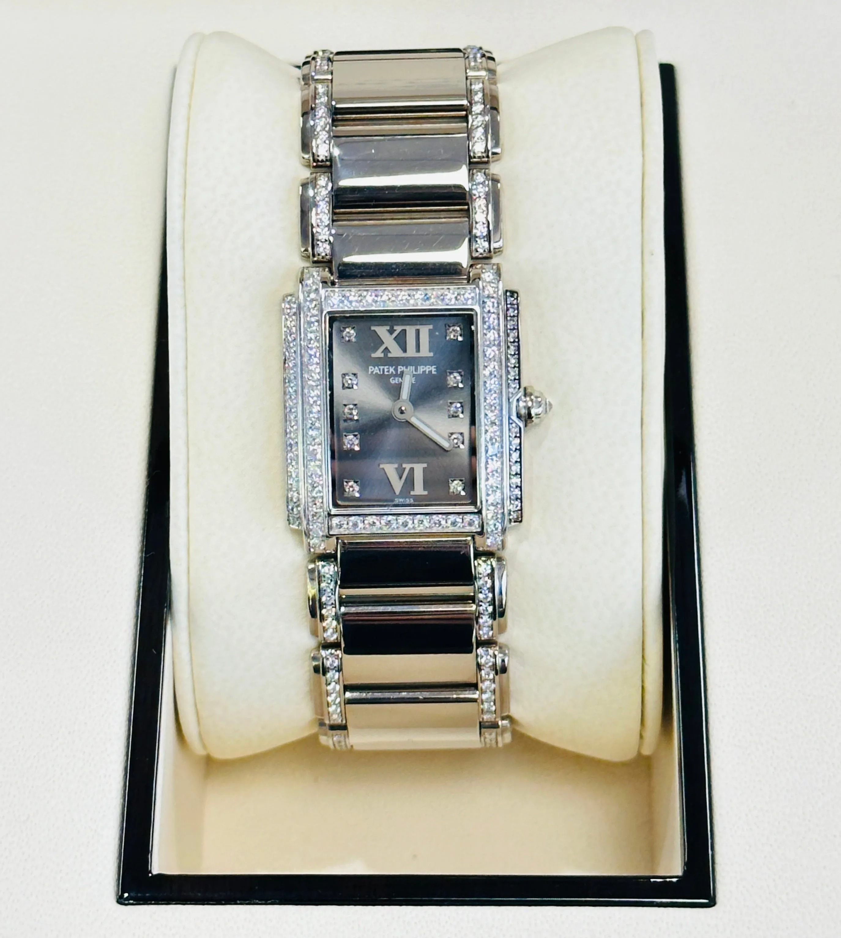 Patek Philippe Twenty~4 4908/200G-001 26.5mm White gold Factory Diamond Gray