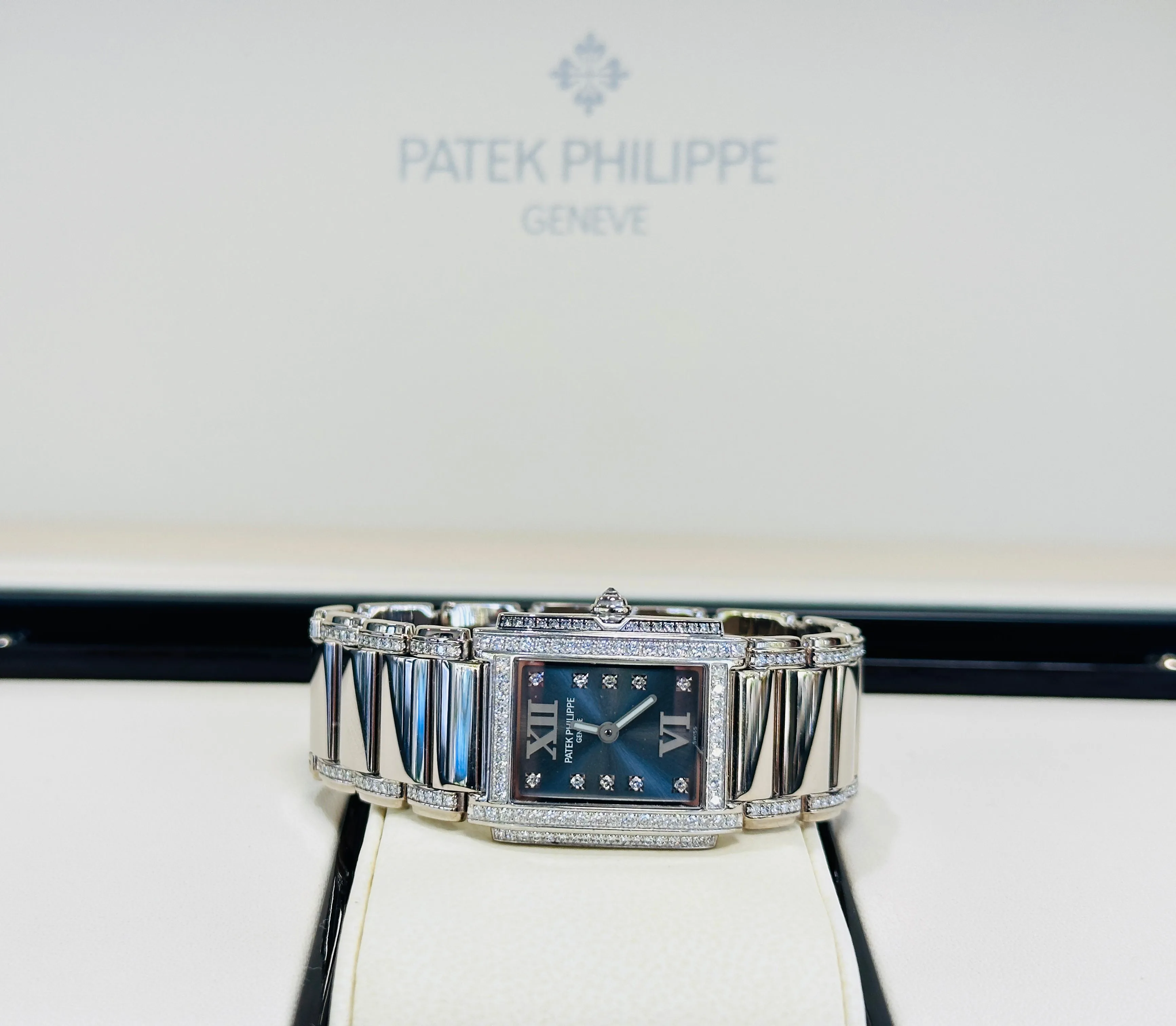 Patek Philippe Twenty~4 4908/200G-001 26.5mm White gold Factory Diamond Gray 6