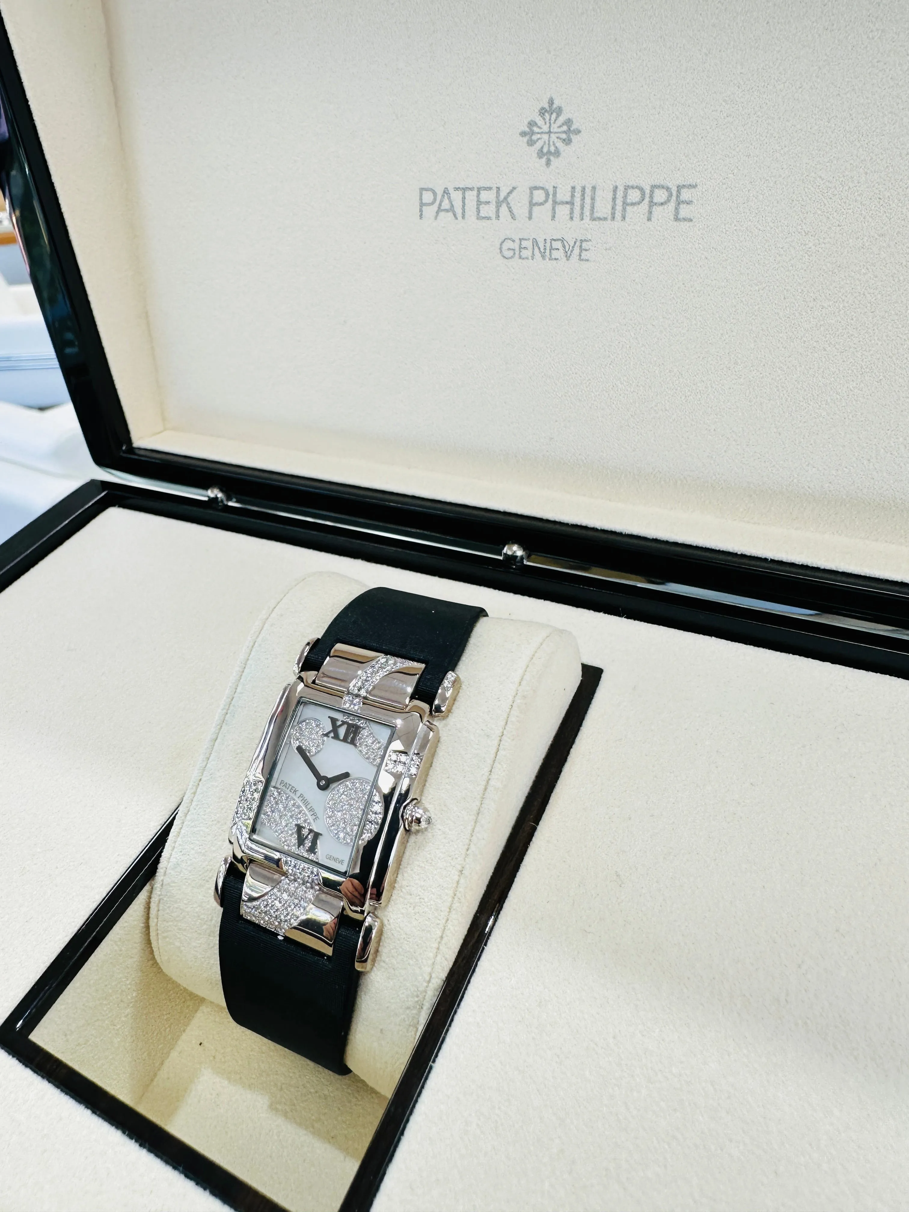 Patek Philippe Twenty~4 4 4914G 25mm 18k White Gold Covered With Patek Factory Top Quality Diamonds MOP 4