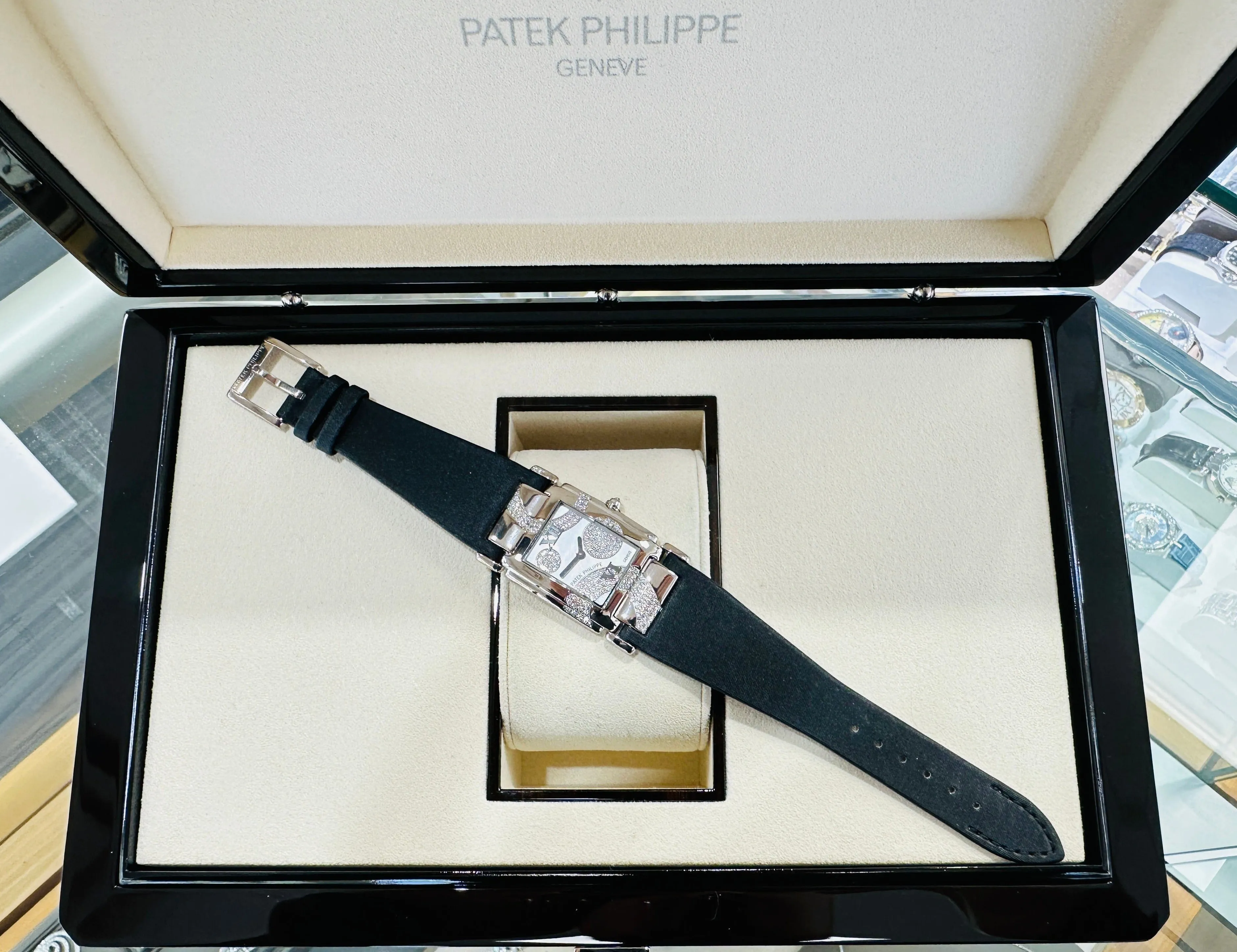 Patek Philippe Twenty~4 4 4914G 25mm 18k White Gold Covered With Patek Factory Top Quality Diamonds MOP 6