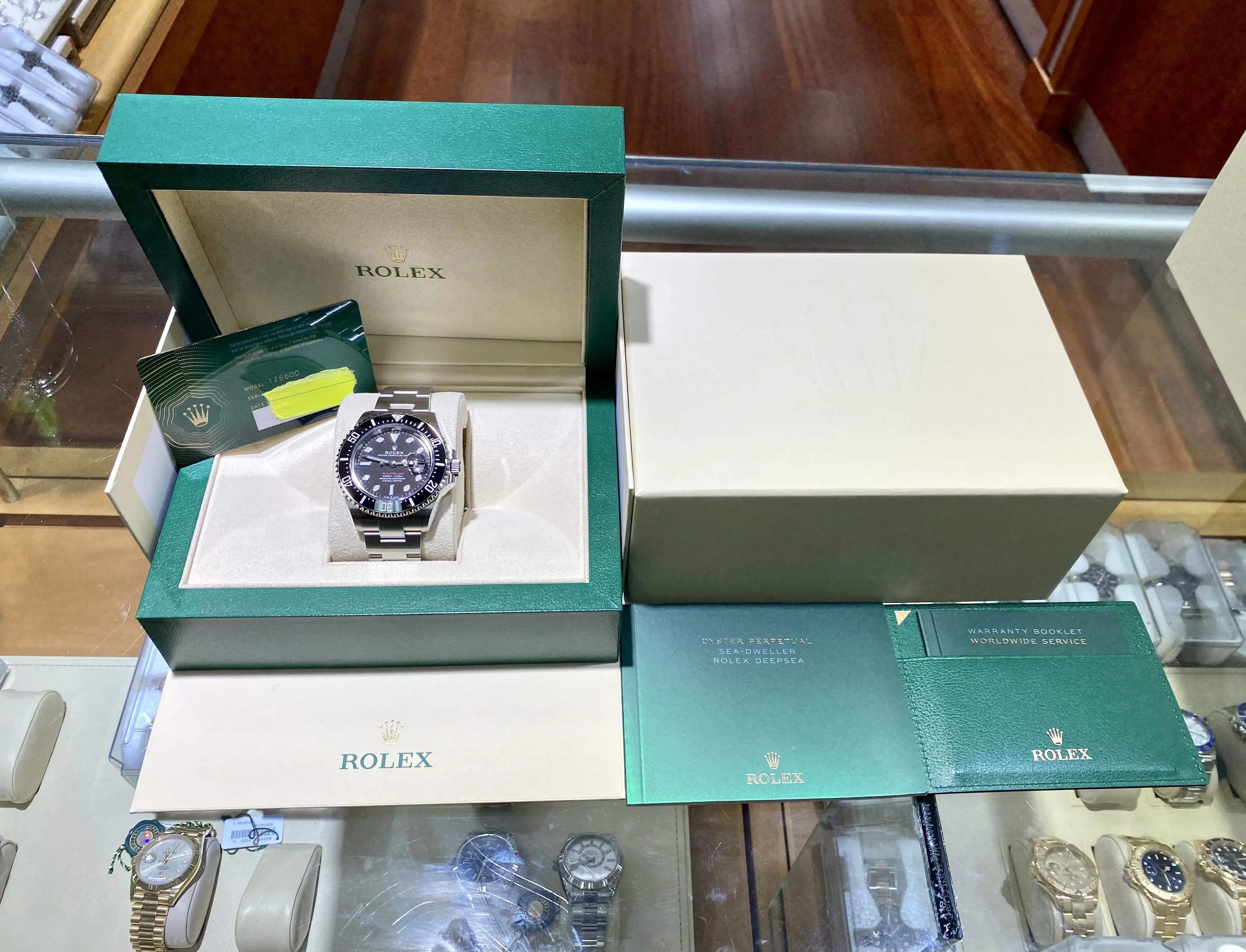 Rolex Sea-Dweller 126600 43mm Stainless steel Black 3