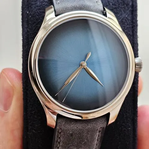 H. Moser & Cie. Endeavour 1200-0215 40mm White gold Blue 8