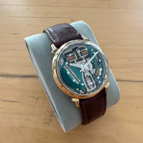 Bulova Accutron 214 34mm Yellow gold