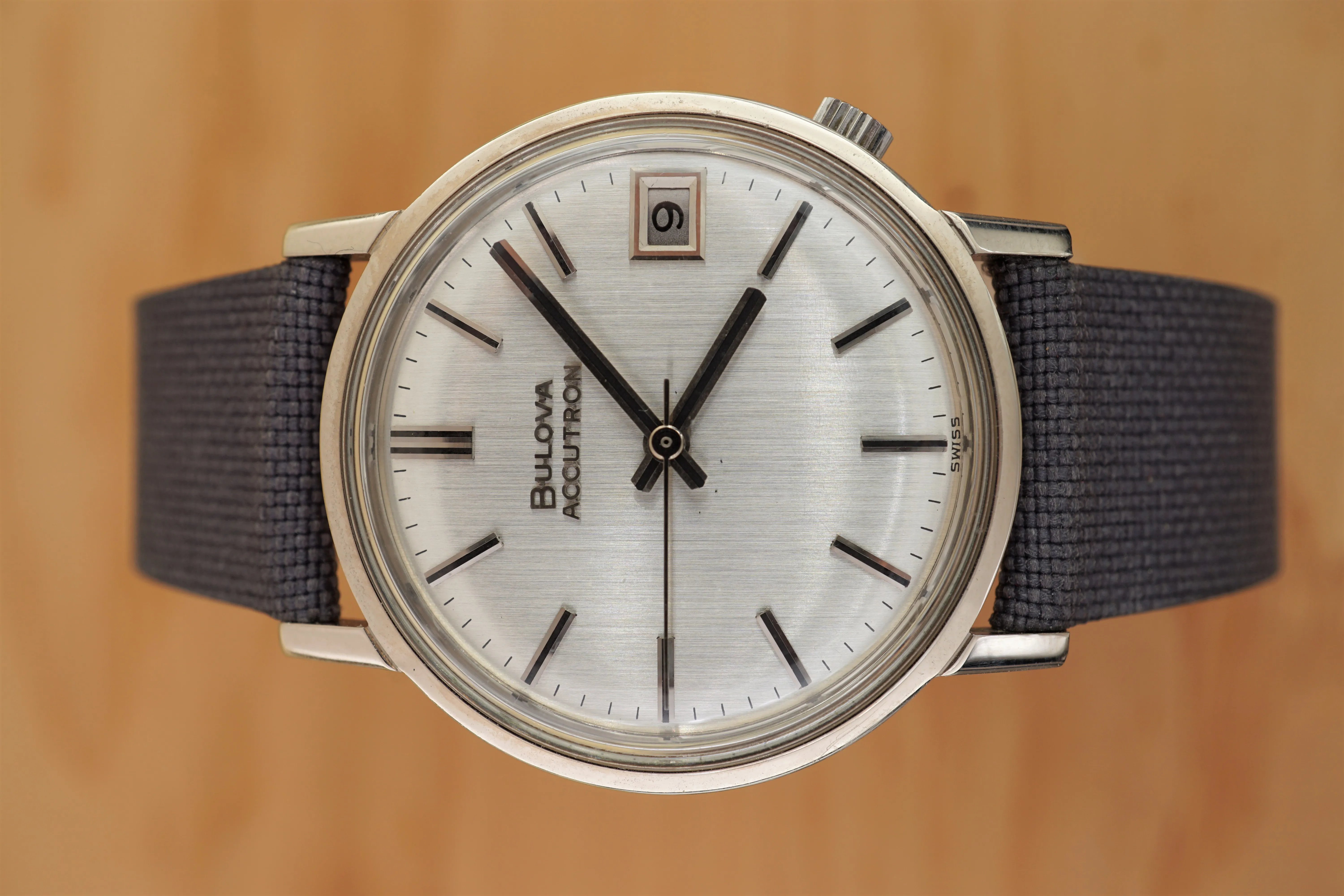 Bulova Accutron 34mm White gold Silver