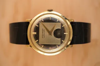 Movado Engine-Turned Dial 1950s Bumper Automatic 8463 18k yellow gold