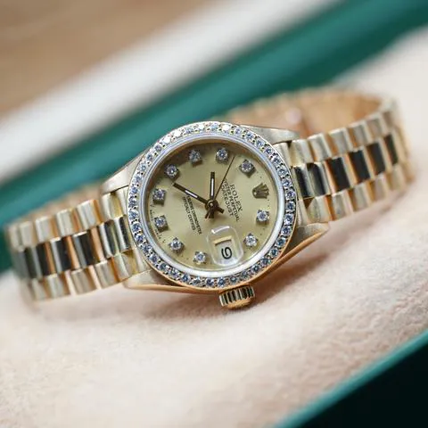 Rolex Lady-Datejust 69138 26mm Yellow gold Champagne