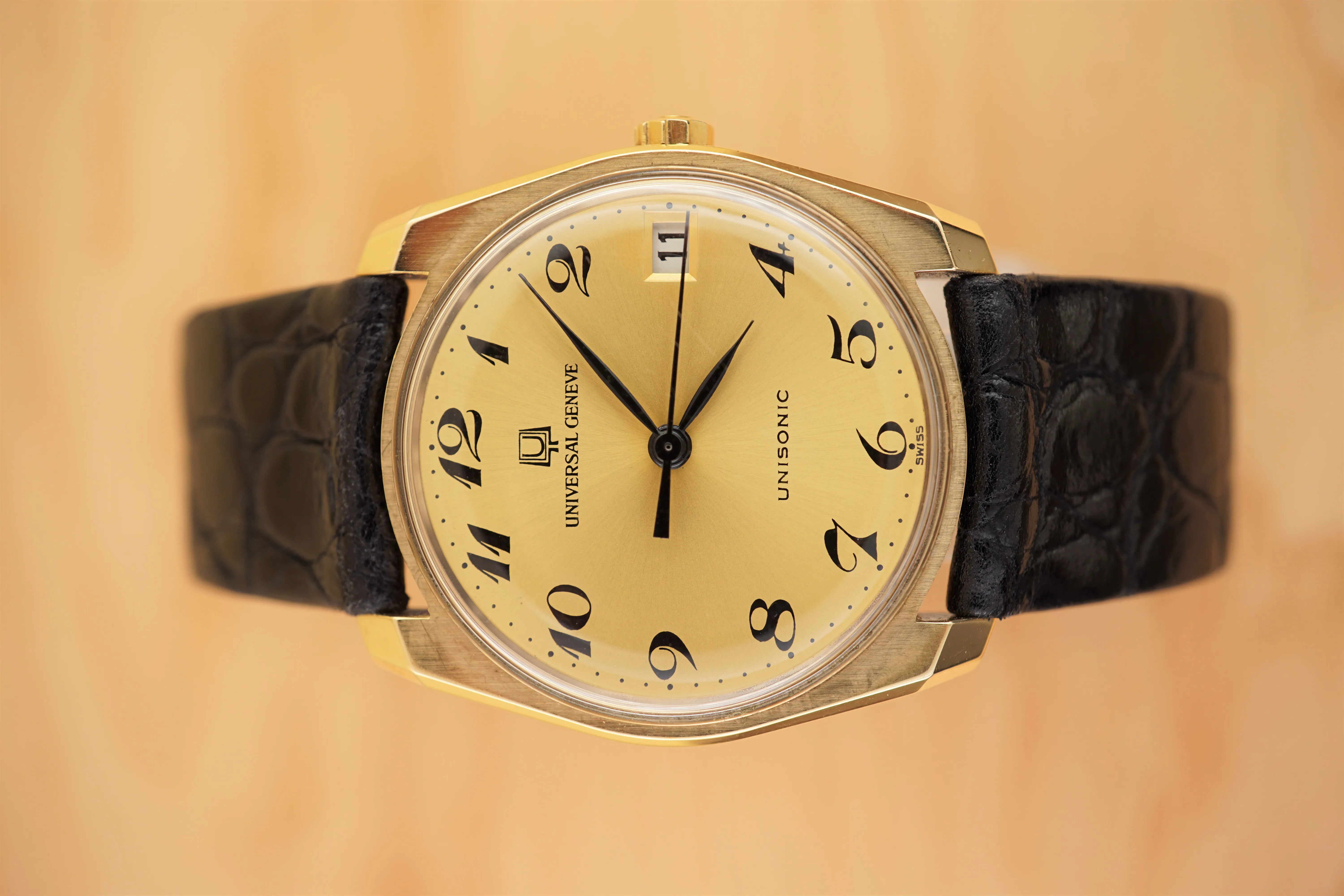 Universal Genève Polerouter 34mm Yellow gold Champagne