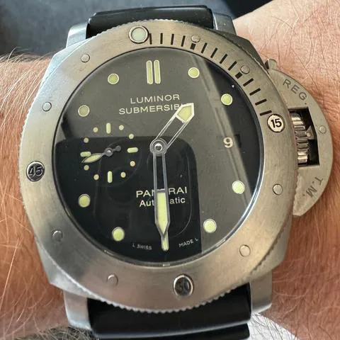 Panerai Submersible PAM 00305 47mm Titanium Black 6