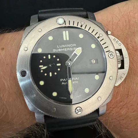 Panerai Submersible PAM 00305 47mm Titanium Black 7