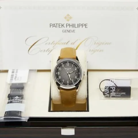 Patek Philippe Calatrava 5226G-001 40mm White gold Gray