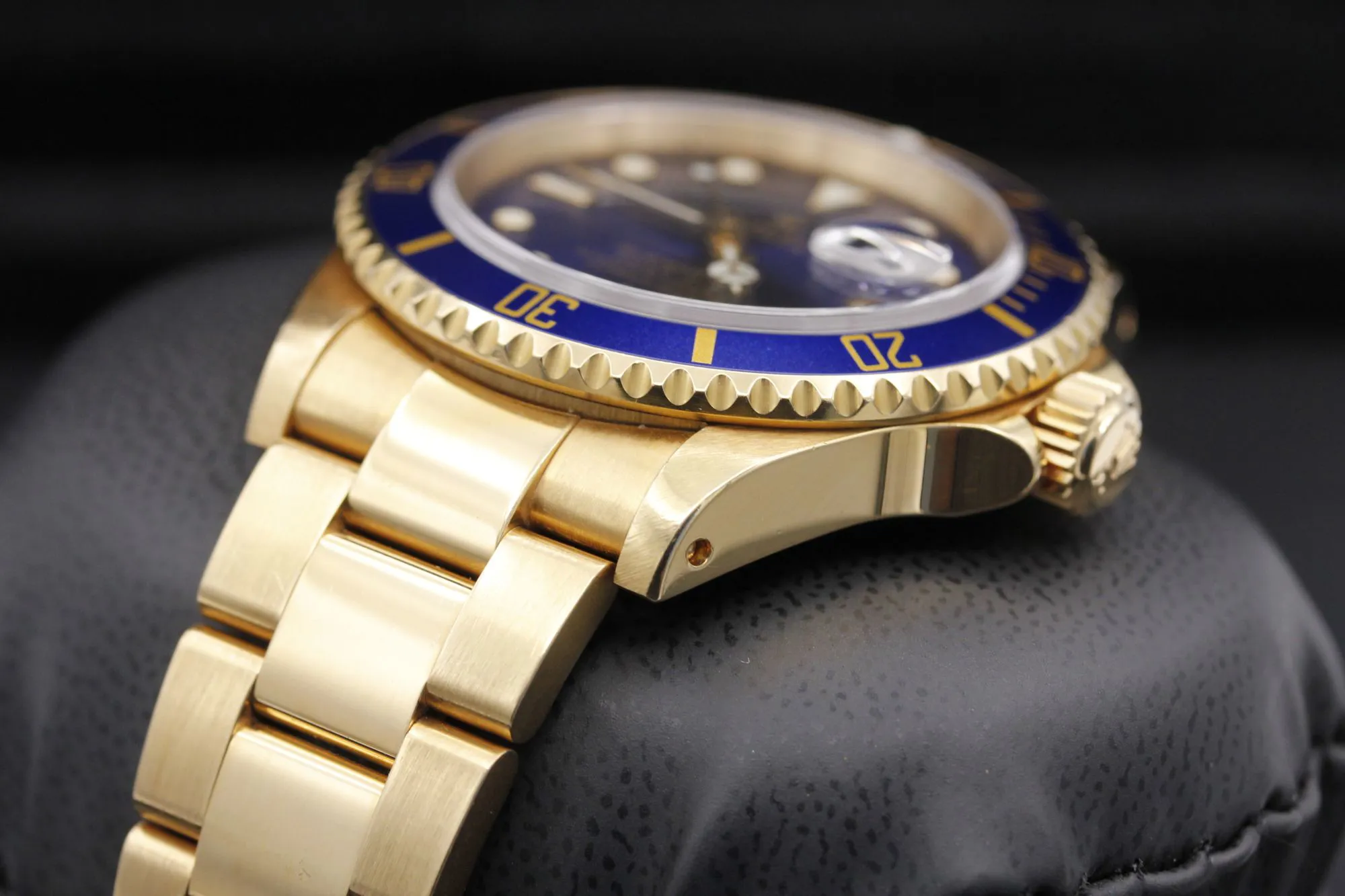 Rolex Submariner 16618 40mm Yellow gold Blue 1