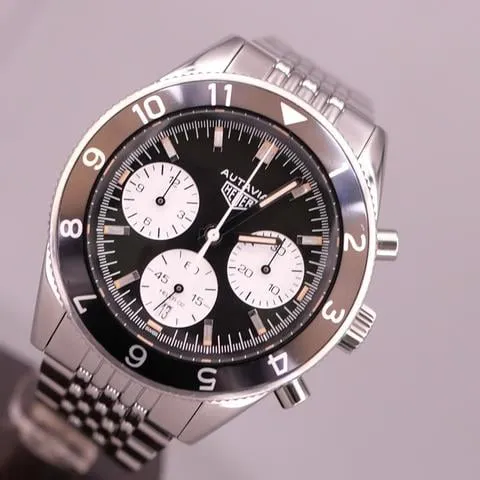 TAG Heuer Autavia CBE2110.BA0687 42mm Stainless steel Black 4