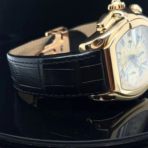 Cartier Roadster 2619 48mm Yellow gold Champagne 4