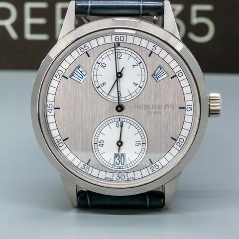 Patek Philippe Annual Calendar Regulator 5235G-001 40.5mm White gold Silver