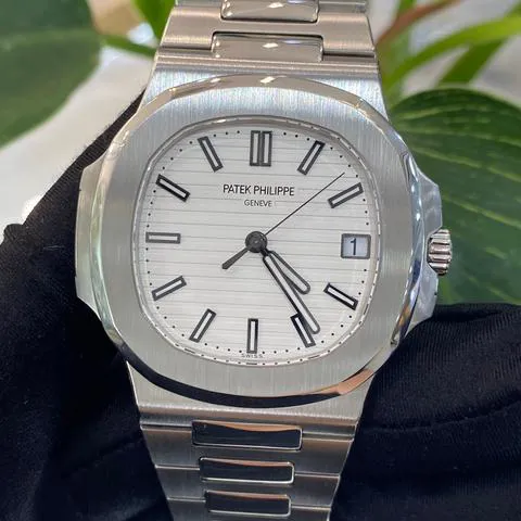 Patek Philippe Nautilus 5711/1A-011 40mm Stainless steel White 1