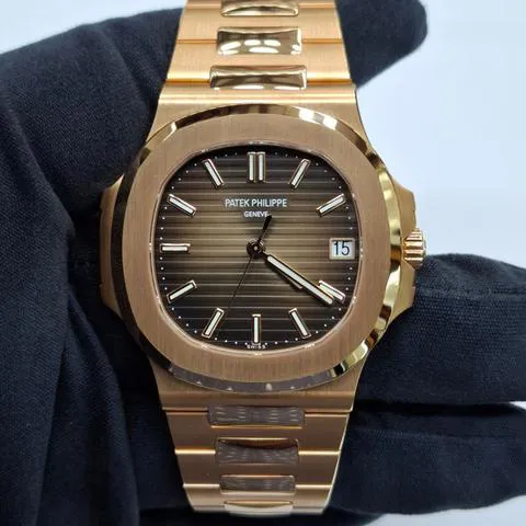 Patek Philippe Nautilus 5711/1R-001 40mm Rose gold Brown