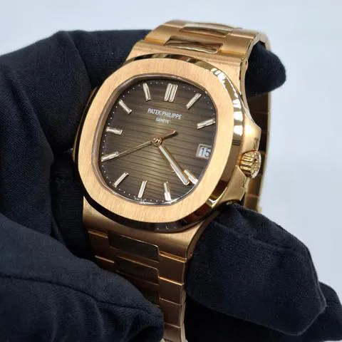 Patek Philippe Nautilus 5711/1R-001 40mm Rose gold Brown 1