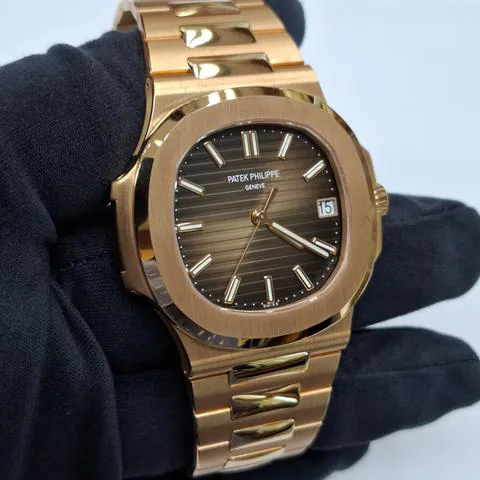 Patek Philippe Nautilus 5711/1R-001 40mm Rose gold Brown 2