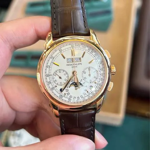 Patek Philippe Perpetual Calendar Chronograph 5270R-001 41mm Rose gold Silver