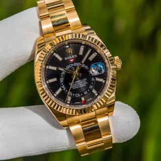 Rolex Sky-Dweller 326938-0004 Yellow gold Black