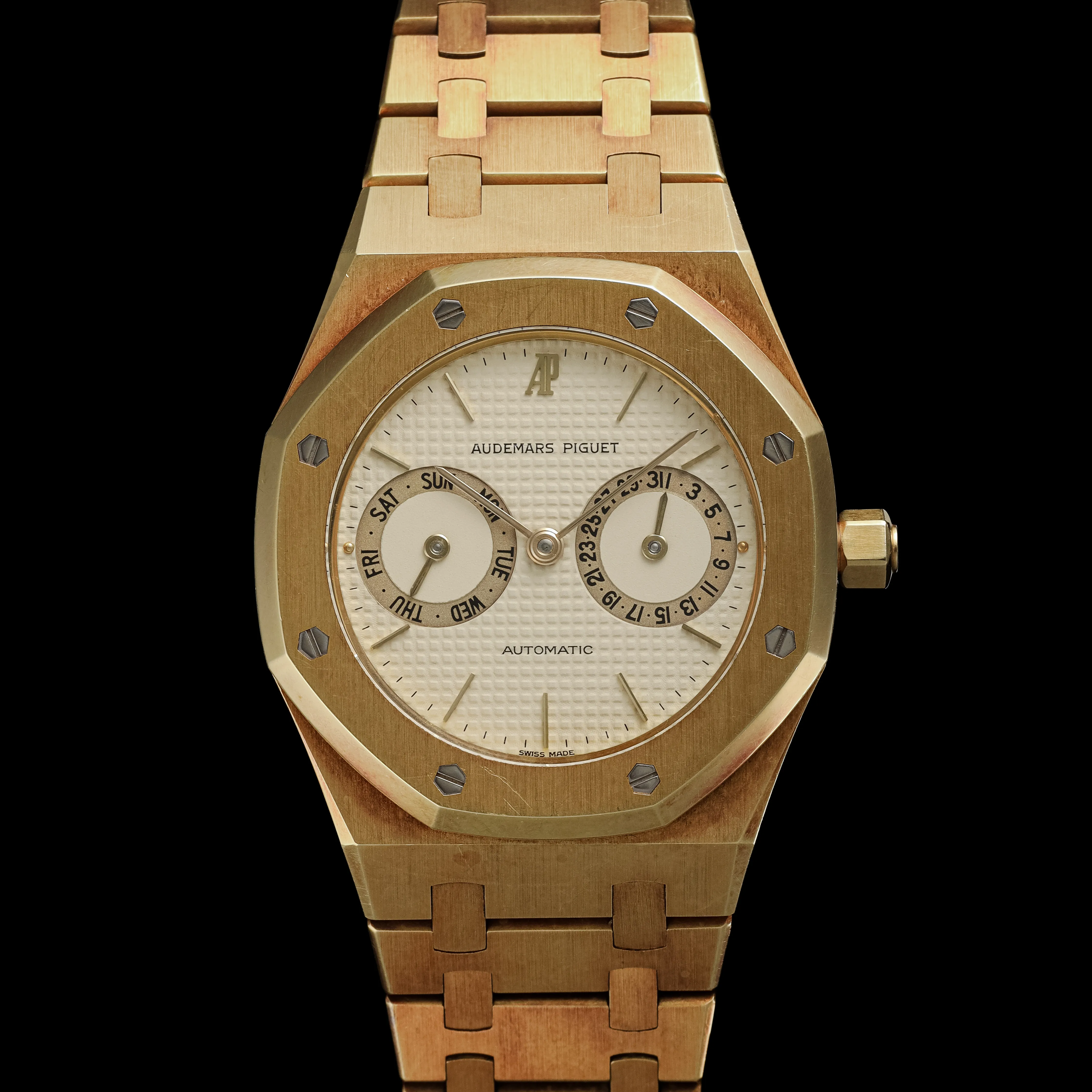 Audemars Piguet Royal Oak 25572BA 36mm 18k yellow gold Cream