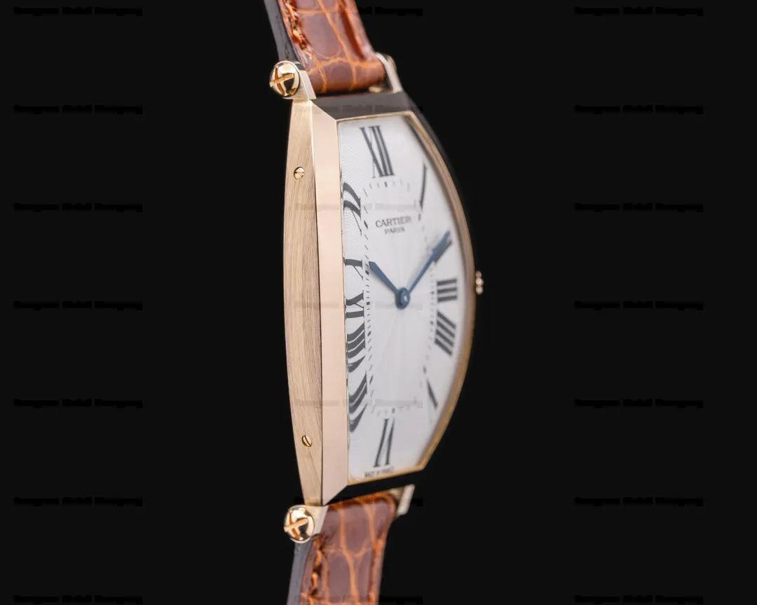 Cartier Tonneau 2458 B 29.5mm Yellow gold Guilloché 1