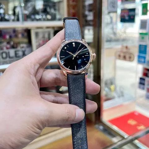 H. Moser & Cie. Endeavour 1200-0411 40mm Rose gold Black