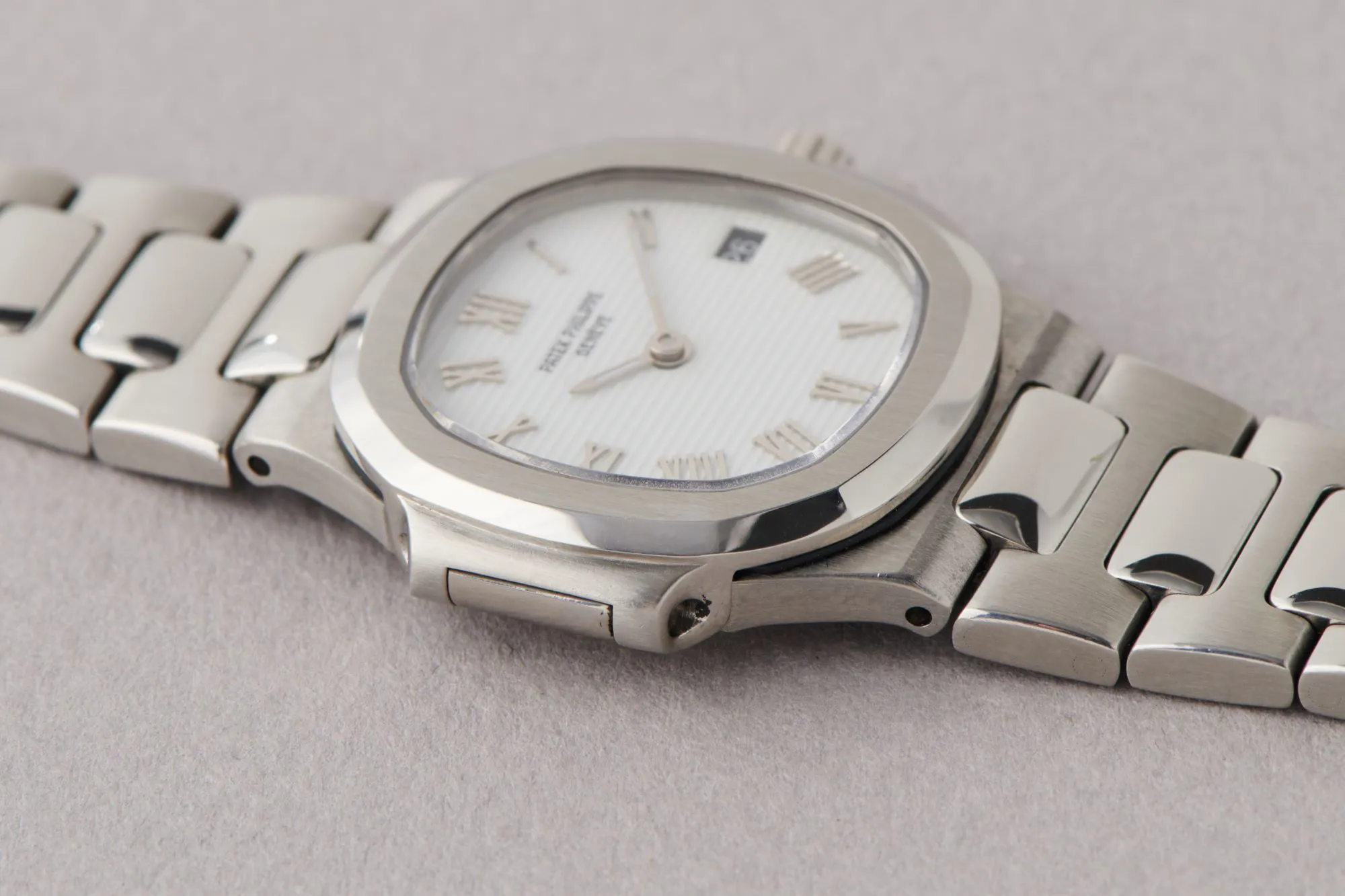 Patek Philippe Nautilus 4700/1A-053 27mm White 5