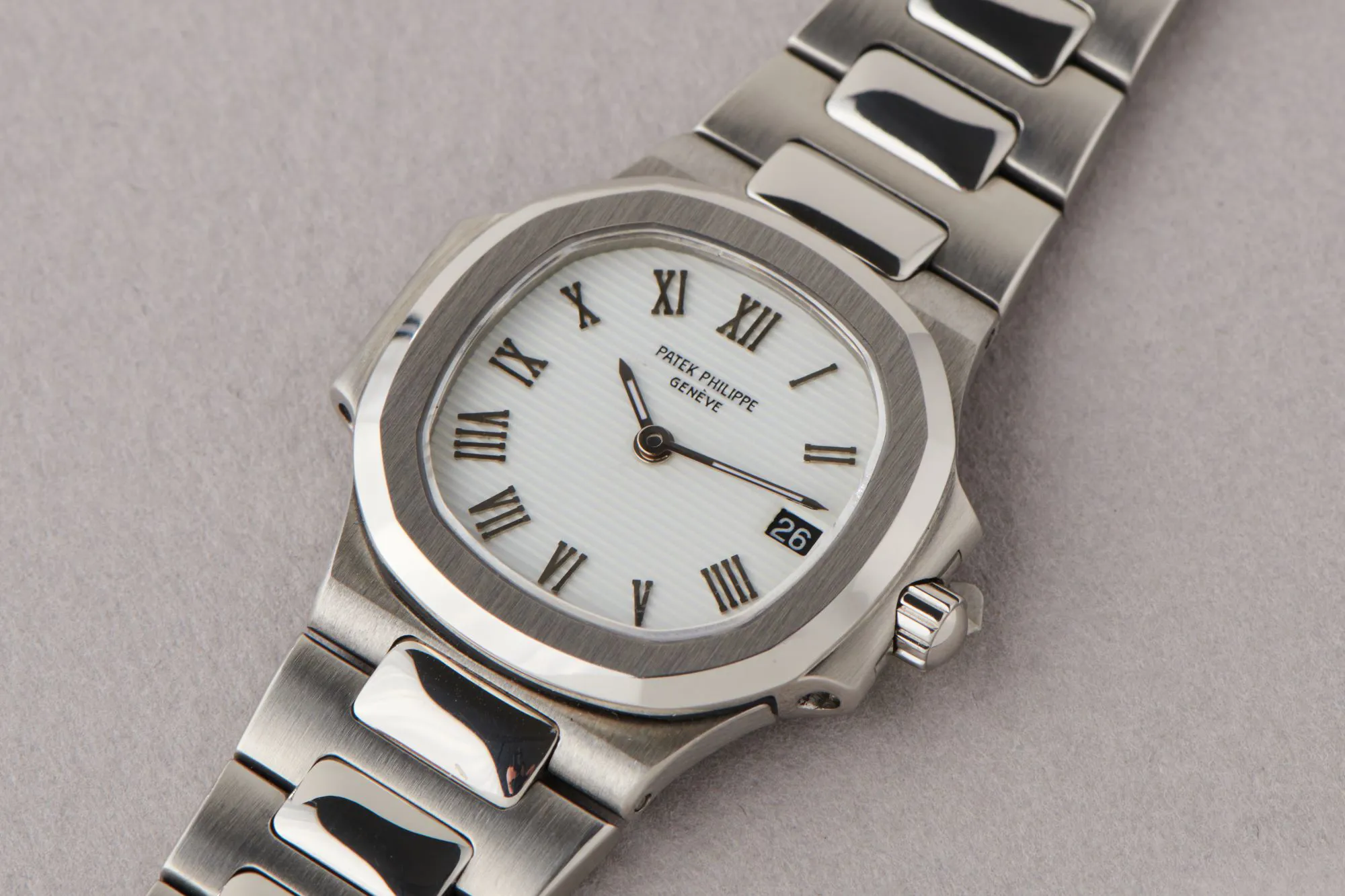 Patek Philippe Nautilus 4700/1A-053 27mm White 7