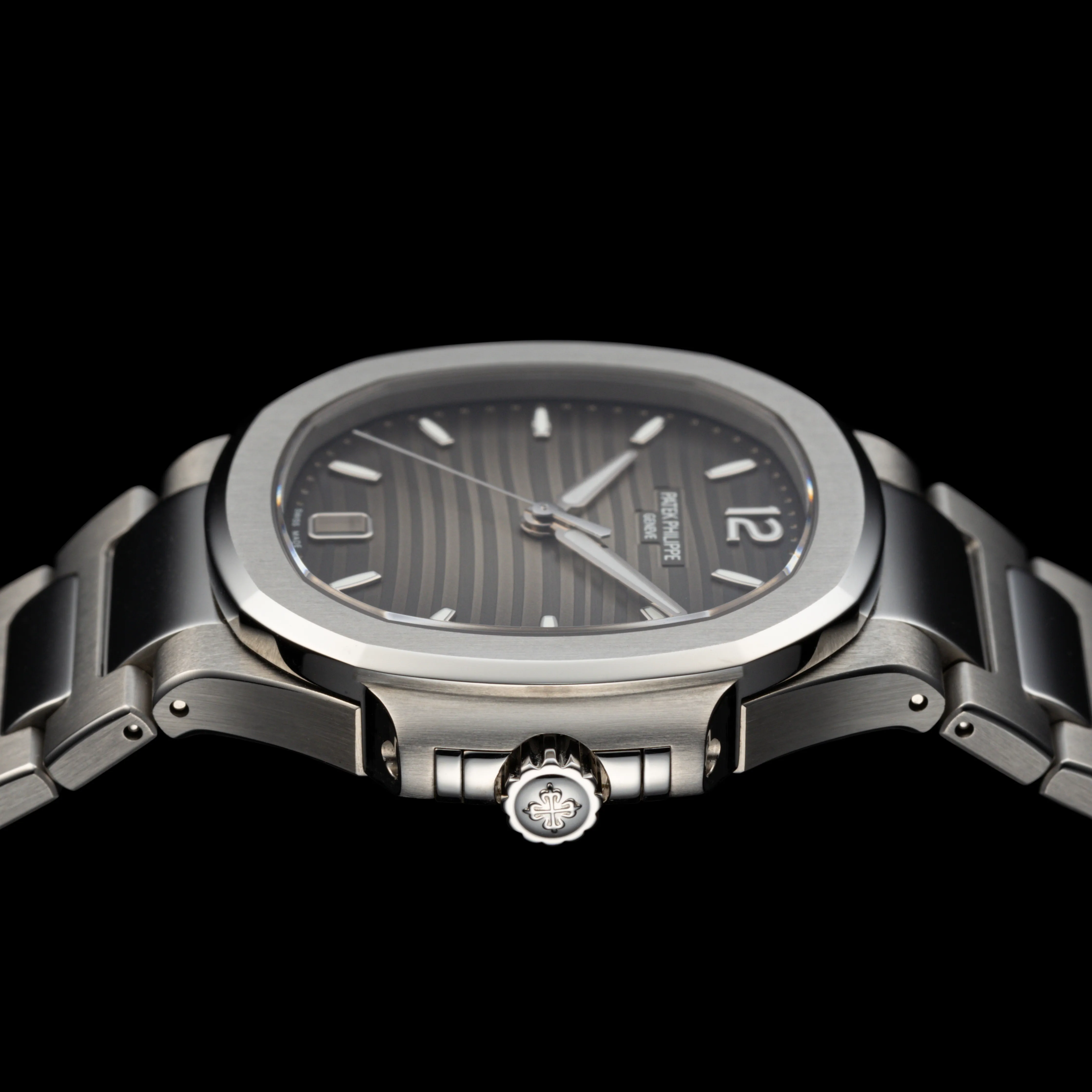 Patek Philippe Nautilus 7118/1A-011 38mm Stainless steel Gray 2