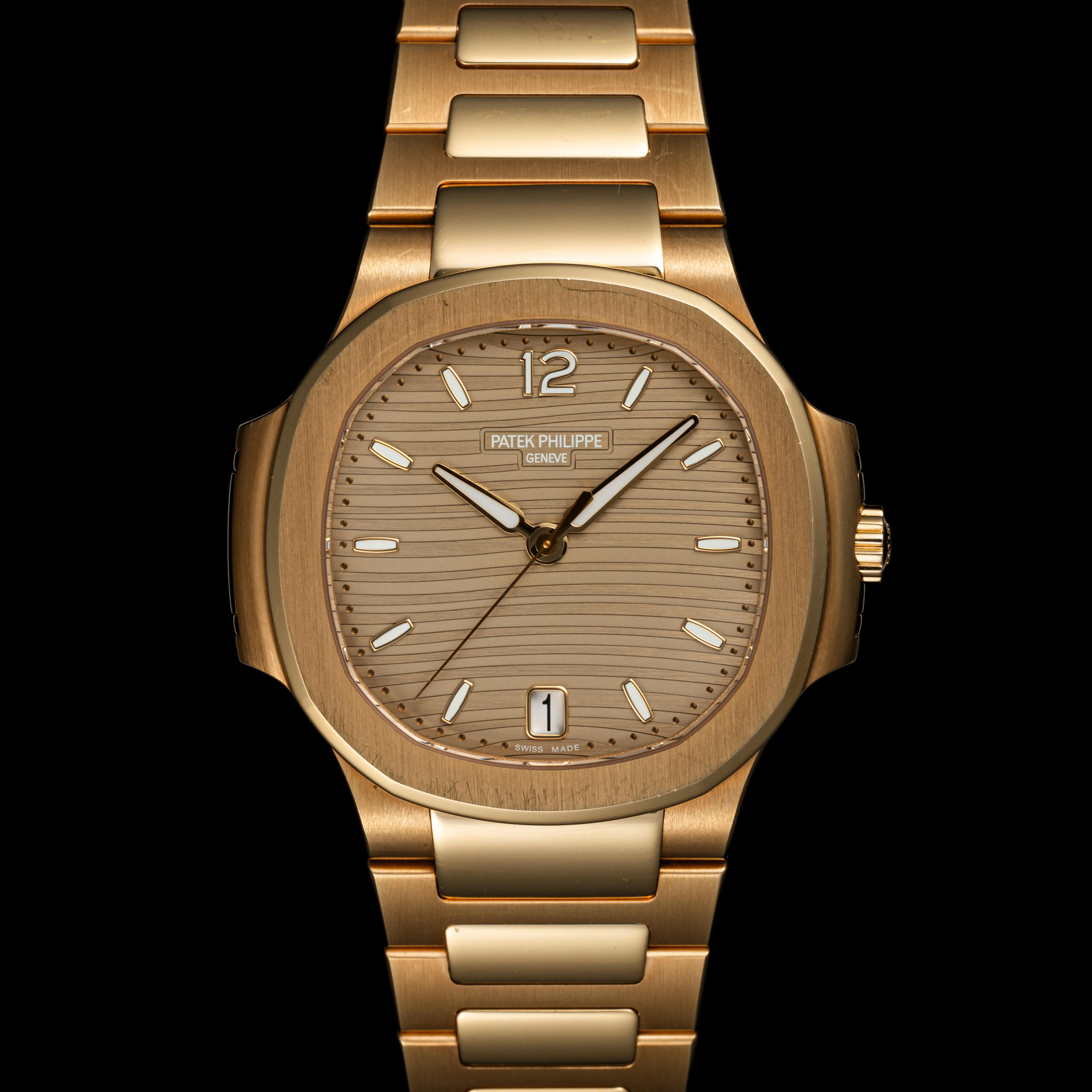 Patek Philippe Nautilus 7118/1R-010 38mm 18k rose gold Brown