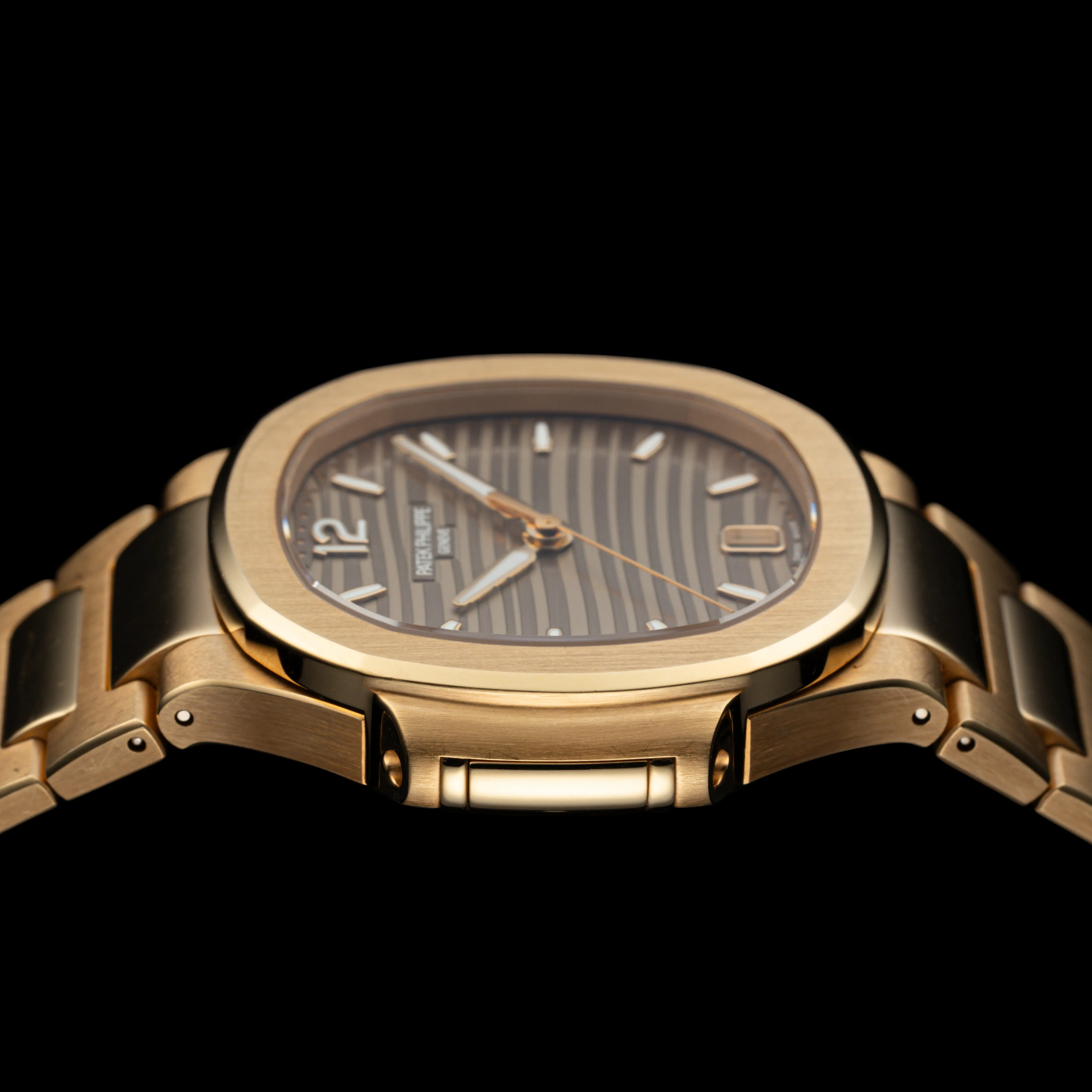 Patek Philippe Nautilus 7118/1R-010 38mm 18k rose gold Brown 3