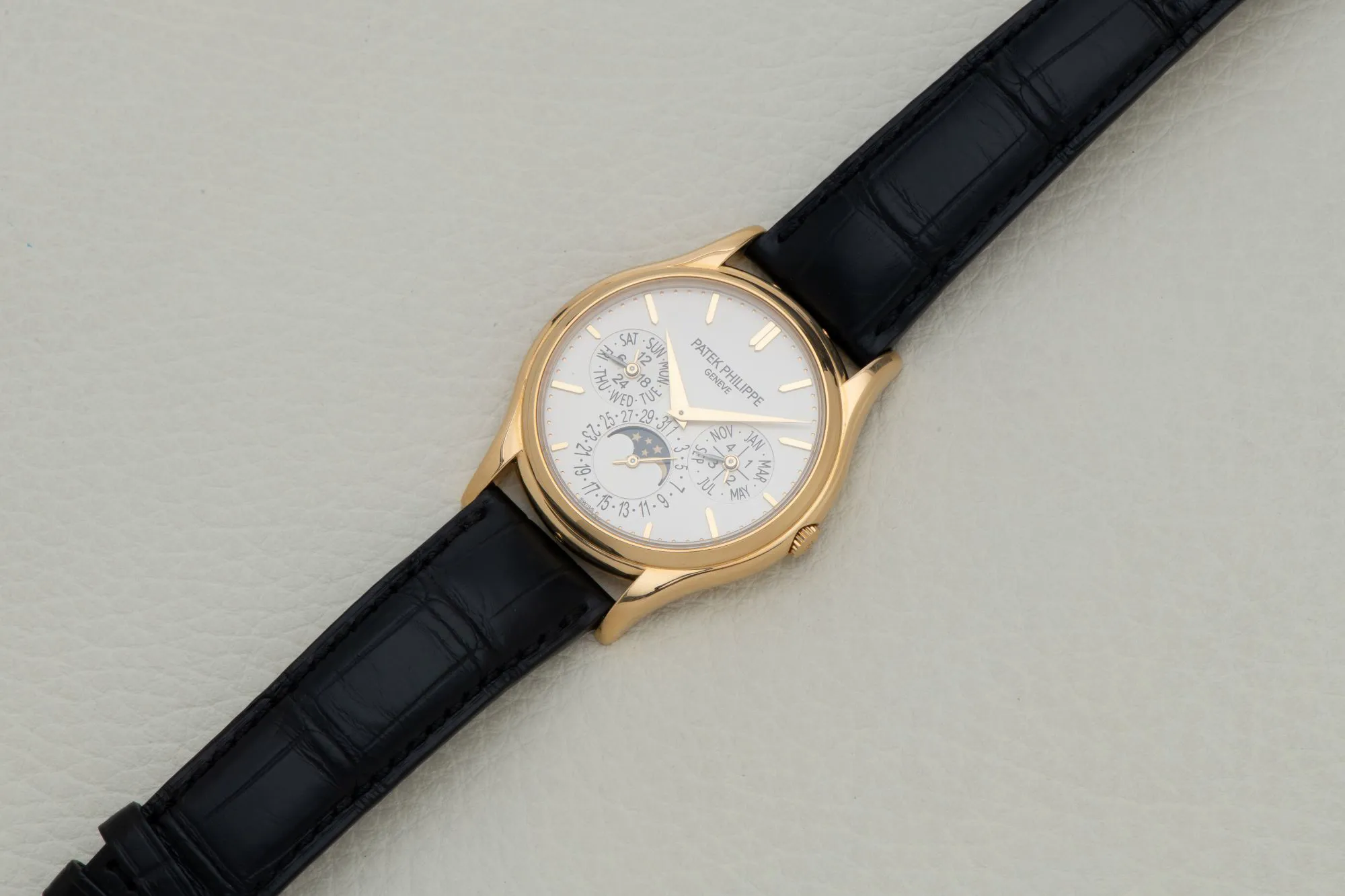 Patek Philippe Perpetual Calendar 3940J 36mm 18k yellow gold White 2