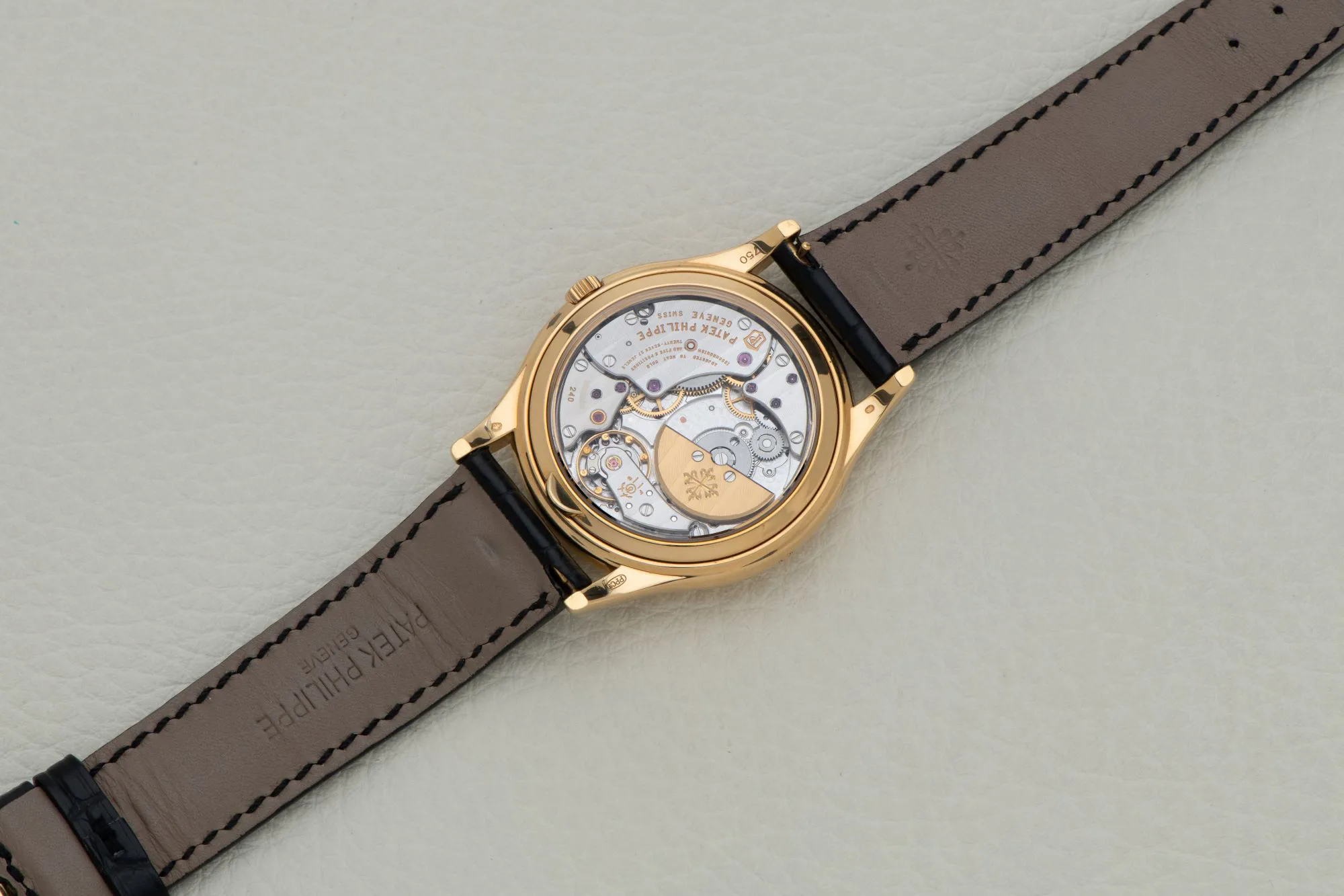 Patek Philippe Perpetual Calendar 3940J 36mm 18k yellow gold White 3