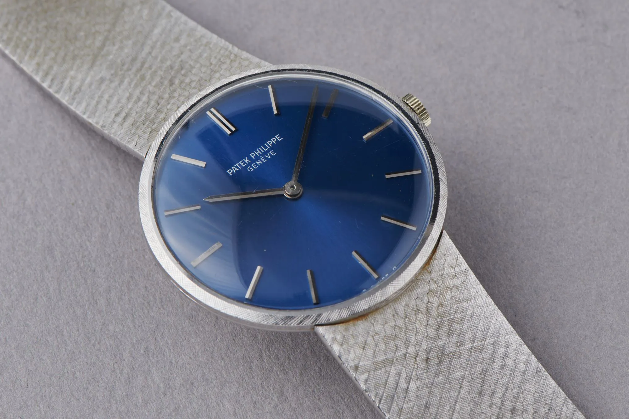 Patek Philippe Calatrava 33mm 18k white gold Blue 2