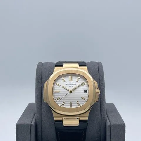 Patek Philippe Nautilus 5711J-001 40mm Yellow gold Silver