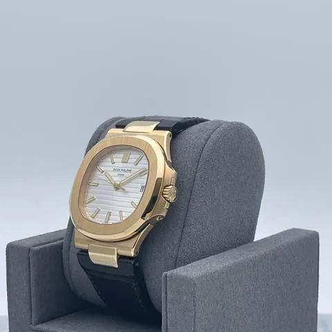 Patek Philippe Nautilus 5711J-001 40mm Yellow gold Silver 3