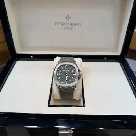 Patek Philippe Aquanaut 5168G-010 42mm White gold Green 2