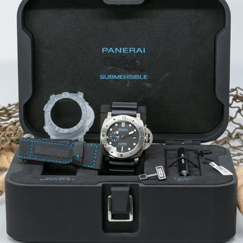 Panerai Submersible PAM 01305 47mm Titanium Black 2