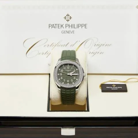 Patek Philippe Aquanaut 5267A 39mm Stainless steel Green