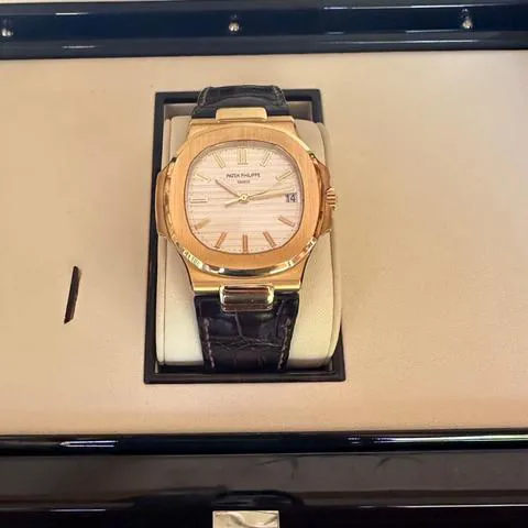 Patek Philippe Nautilus 5711J-001 40mm Yellow gold Silver 1