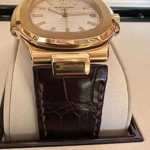 Patek Philippe Nautilus 5711J-001 40mm Yellow gold Silver 6