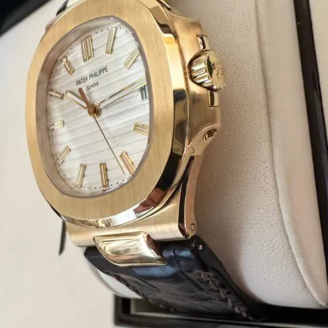 Patek Philippe Nautilus 5711J-001 40mm Yellow gold Silver 7