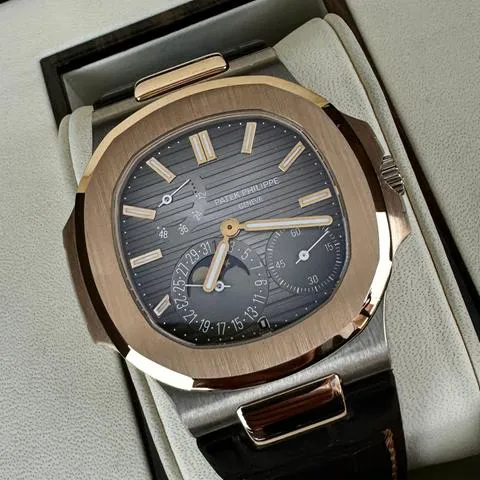 Patek Philippe Nautilus 5712GR-001 43mm Rose gold Gray