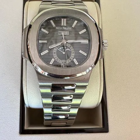 Patek Philippe Nautilus 5726/1A-001 40.5mm Stainless steel Black 1