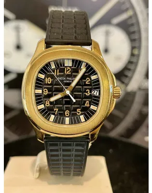 Patek Philippe Aquanaut 5065 J 38mm Oro giallo Nero